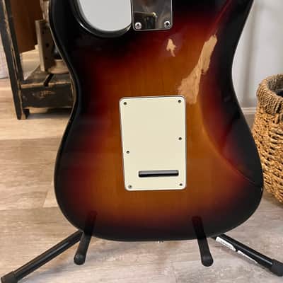 Fender Highway One Stratocaster with Maple Fretboard 2006 - 2011 - 3-Color Sunburst image 5