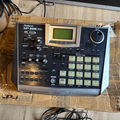 Roland SP-606 Sampler with original BOX image 2