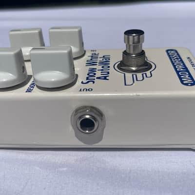 Mad Professor Snow White Auto Wah Handwired 2010s - White image 3