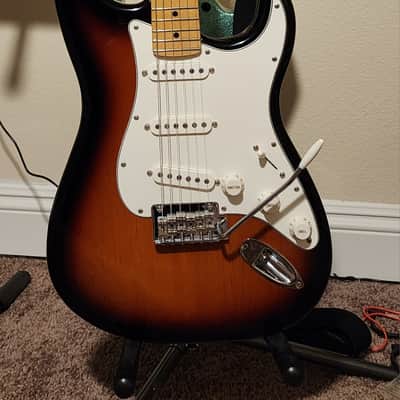 Fender Player Stratocaster with Maple Fretboard 2018 - Present - 3-Color Sunburst image 3