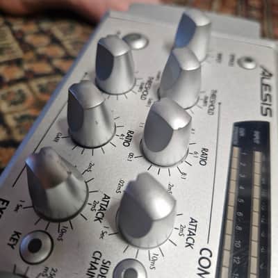 Alesis CLX-440 Dual Stereo Compressor / Expander / Limiter 2000s - Silver image 9