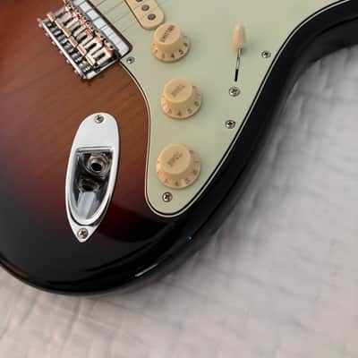 Fender Robert Cray Artist Series Signature Stratocaster 2003 - Present - 3-Color Sunburst image 3