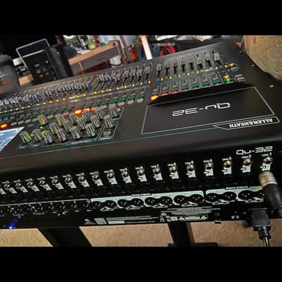 Allen & Heath QU-32 32-Channel Digital Mixer + Decksaver Cover 2015 - Present - Black image 5
