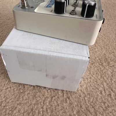 Universal Audio Astra Modulation Machine 2021 - Present - White image 4
