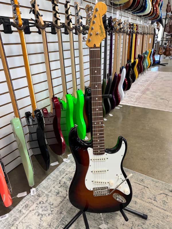 Squier Classic Vibe '60s Stratocaster with Laurel Fretboard - 3-Color Sunburst image 1