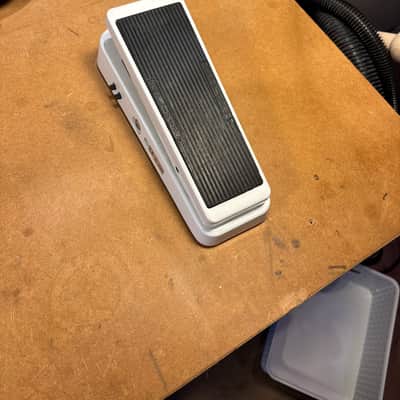 Immagine Dunlop 105Q Cry Baby Bass Wah 1999 - Present - White - 3