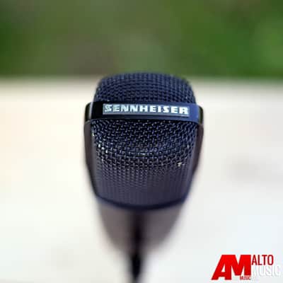 Sennheiser MD 421-II Dynamic Cardioid Studio Microphone image 7