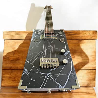 Cigar Box Guitar image 4
