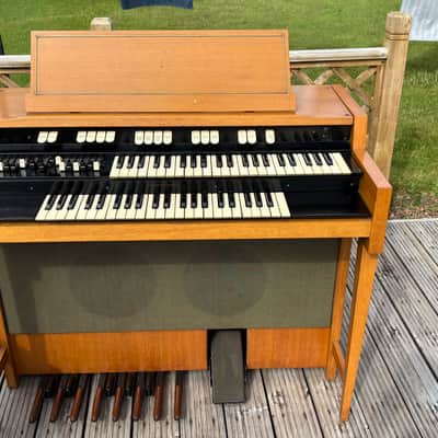 Hammond L-100 Series Organ 1961 - 1972 - Natural image 1