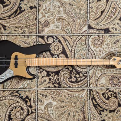 Fender American Deluxe Jazz Bass - 2005 - Montego Black w/ OHSC image 2