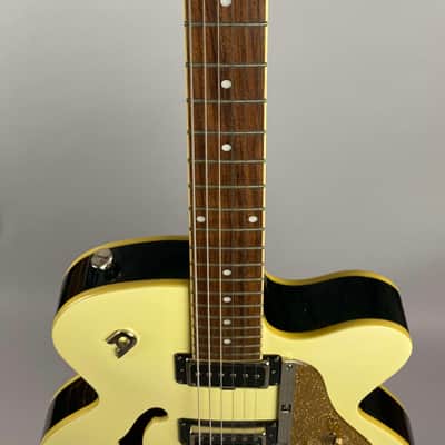 Duesenberg Carl  Carlton  Signature Model! in Cadillac Green , with Tremelo and Original Duesenberg Hardshell Case image 8
