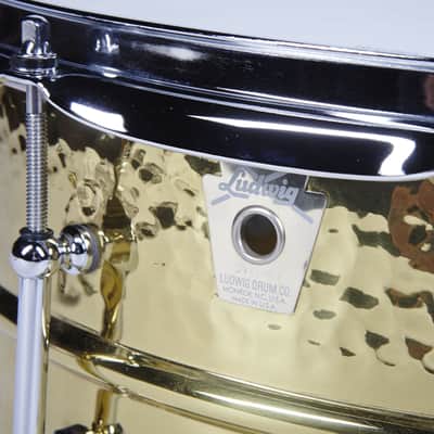Ludwig Hammered Brass Snare LB422BKT, 14"x6,5" - Snare Drum image 3