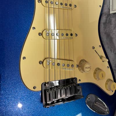 Fender American Ultra Stratocaster with Maple Fretboard 2023 - Cobra Blue image 3