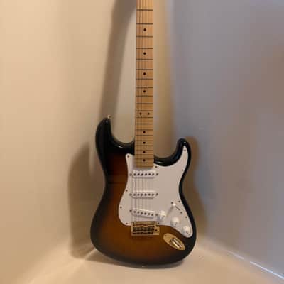 Fender 60th Anniversary Commemorative American Standard Stratocaster with Gold Hardware, Maple Fretboard 2014 - 2-Color Sunburst image 3