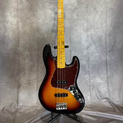 Fender American Professional II Jazz Bass 2023 - 3-Color Sunburst image 2