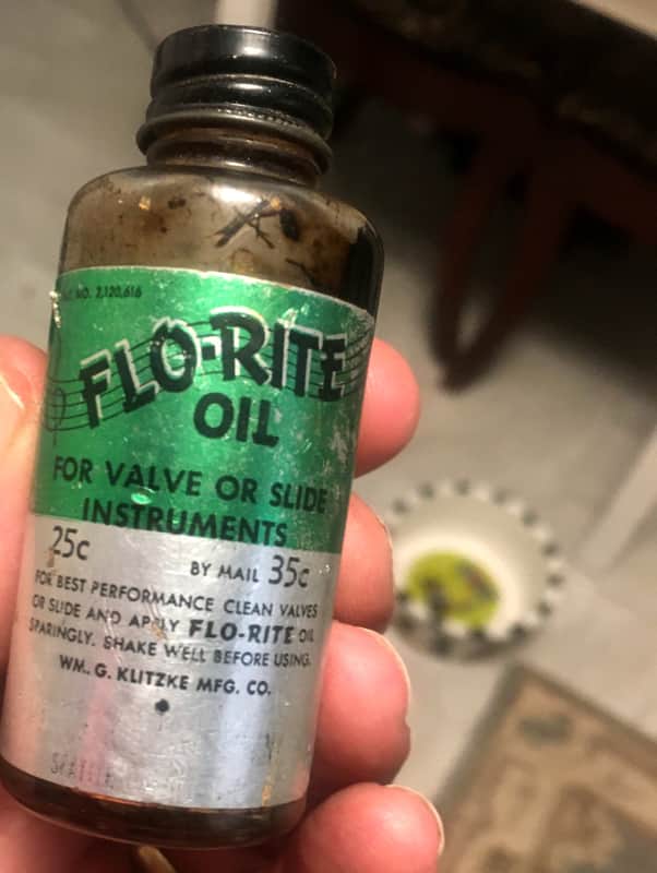 VINTAGE FLO-RITE VALVE OIL BOTTLE FOR TROMBONE , TRUMPET ,  4 COLLECTORS WHO LIKE THE UNHEARD OF ! image 1