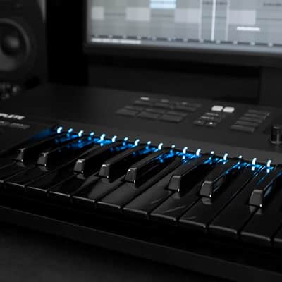 Native Instruments Komplete Kontrol S49 Limited Black | Reverb Canada