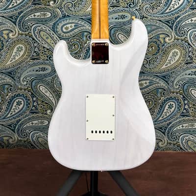 Fender Limited Edition American Vintage II 1957 Stratocaster White Blonde w/Tweed Hard Case image 6