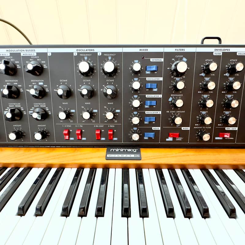 2008 – 2009 Moog Minimoog Voyager Old School 44-Key Monophonic…