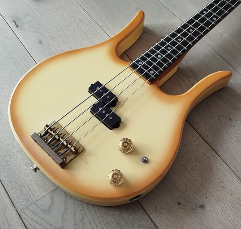 Hondo II Professional Longhorn Bass-Creme Burst image 1