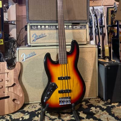 Harley Benton Deluxe Series Lefty Fretless Bass —Great for Jazz! 2020s - 3 Color Sunburst image 2