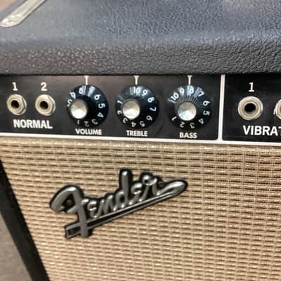 Fender Deluxe Reverb 2-Channel 22-Watt 1x12" Guitar Combo 1965 - Black Panel image 5