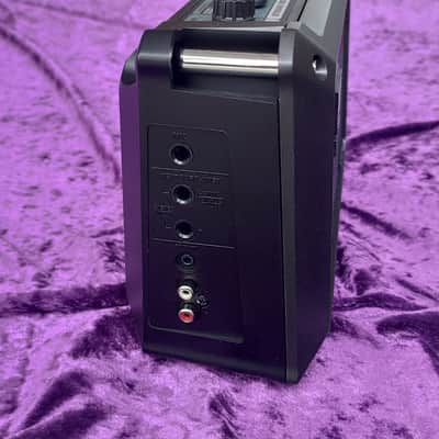 Roland mobile cube * Battery powered mobile amp * up to 15 hours running time * weighs only 2,5 kg * inputs for guitar, microphone, keyboards image 5