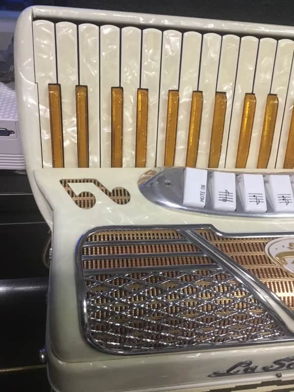 La scala Accordion | Reverb