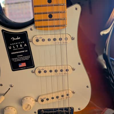 Fender American Ultra Stratocaster LEFT HAND 2021-2023 - 3 Color Sunburst image 7