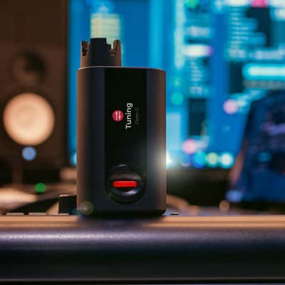 Roadie 4 | Smart Automatic Guitar Tuner, Metronome & String Winder image 3