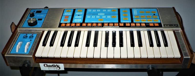 Moog Source Monophonic Analog Synthesizer with Patch Memory 1981 - 1985  UZ8427