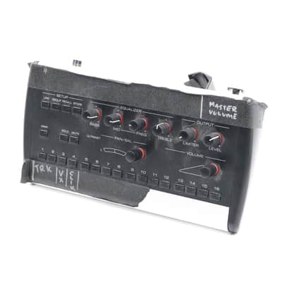Behringer Powerplay P16-M Owned by Deryck Whibley Of Sum 41 image 3