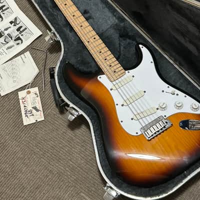 Fender Strat Plus Deluxe with Maple Fretboard 1990 - 1998 - Antique Burst image 2