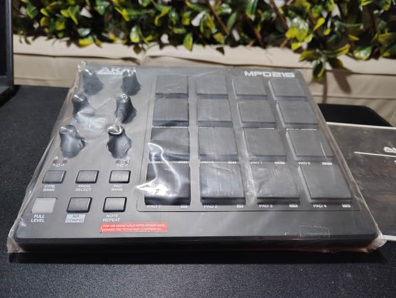 AKAI Professional MPD218 USB MIDI Pad Controller – Excellent Condition – Tested – Fast Ship image 1