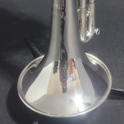 Getzen Capri 580S Cornet  ,2 Mouthpieces & soft case  .1980-1985 - Silver plated image 11