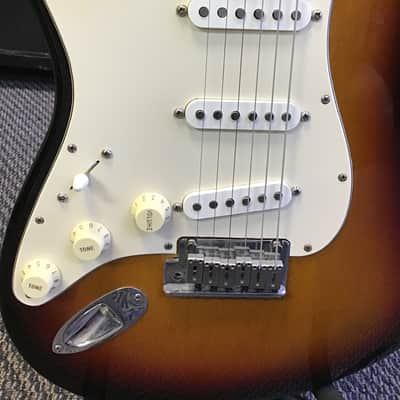 Fender American Deluxe Stratocaster with Rosewood Fretboard 1999 - 2003 - 3-Color Sunburst image 5