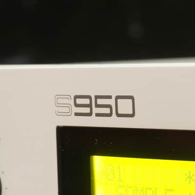 AKAI S950 Rare Classic 80's Vintage 12 bit LO-FI 2U Rack Sampler - 100V image 6