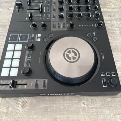 Native Instruments Traktor Kontrol S3 DJ Controller 2019 - Present - Black image 7