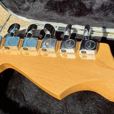2000 Fender American Standard Stratocaster Maple Fretboard Vintage White Original Case image 4