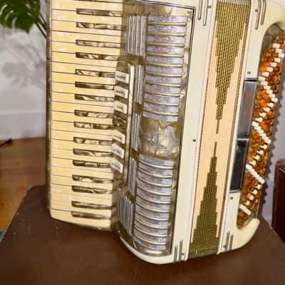 Noble Piano Accordion, 41/120, LMH, 7 registers, Made in Italy, in excellent playing condition and very good cosmetic condition image 5