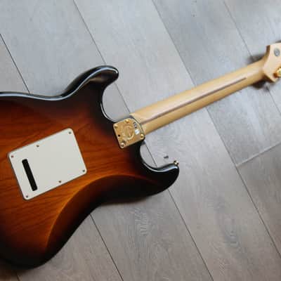 FENDER "60th Anniversary Commemorative Stratocaster" HARDCASE, 3, 44 KG image 2