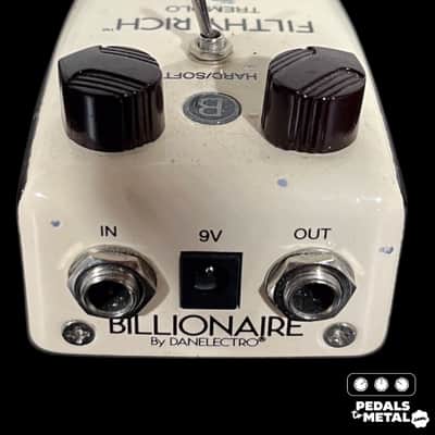 Danelectro Billionaire Filthy Rich Tremolo 2010s - Cream/Black X9435 image 3