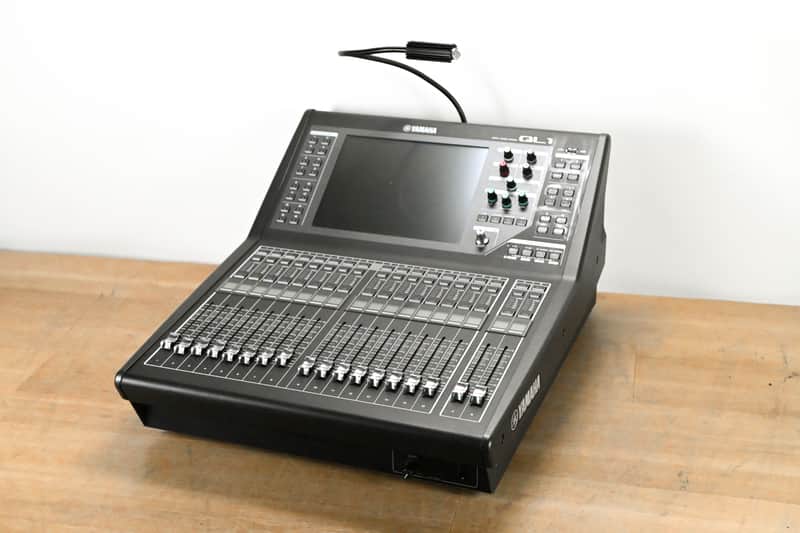 Yamaha QL1 16-Input / 8-Output Digital Mixing Console CG012RA image 1