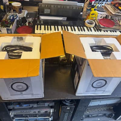 Pair Yamaha HS7 White 6.5" Powered Studio Monitors HS 7 W  MINT //ARMENS// image 5