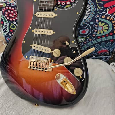 Fender Custom Strat 2026 - 3 Tone Burst Sparkle image 2