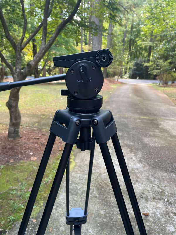 NEEWER 63" Video Tripod and 35" tripod w. tote bags - mint! - prosounduniverse. image 1