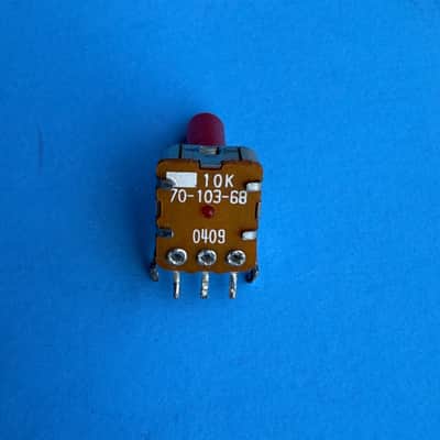 CRATE AMPEG Guitar Amplifier Part: Red D-Shaft 10K LOG Potentiometer 70-103-68 image 2