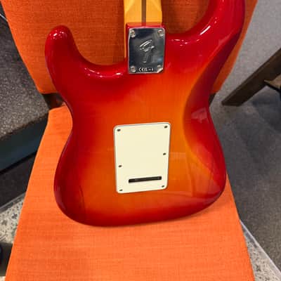 Fender Player II Stratocaster HSS 2024 - Present - Transparent Cherry Burst image 2