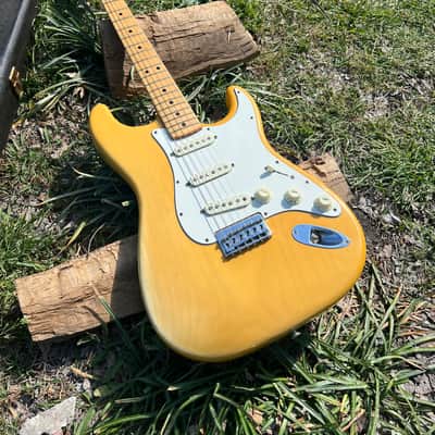 Vintage Featherweight Blonde Fender Stratocaster 1972-1975 7.2lbs image 3
