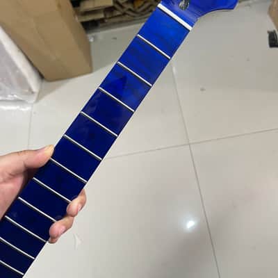 Round stainless steel 22 frets blue gloss finish flame Maple guitar neck tige maple 25.5inch hole 10mm 。 image 5